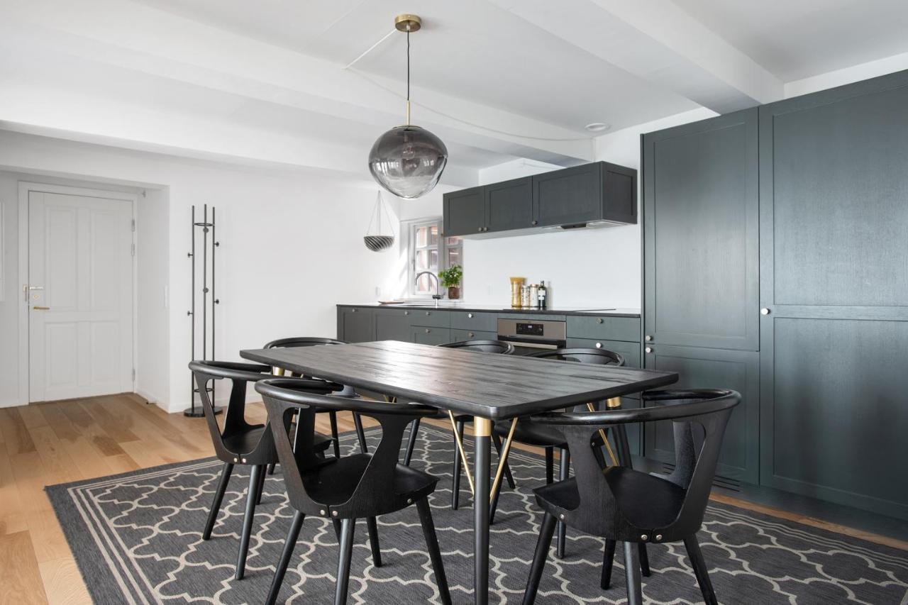 Sanders Regent - Lovely Two-bedroom Near Square Apartment